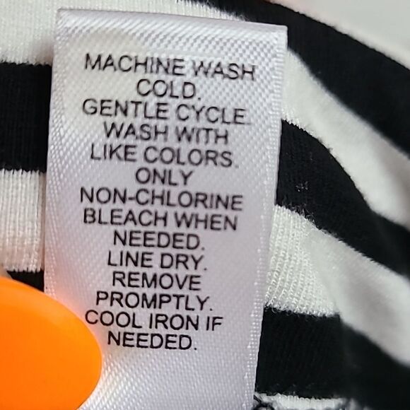 Cato 26/28 Black & White Striped Asymmetrical Hem Stretch Knit Pencil Skirt 4X - Picture 7 of 8